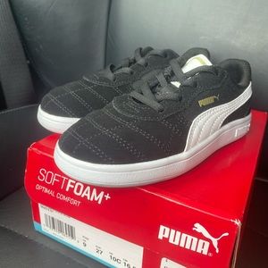 Kids puma shoes size 10c